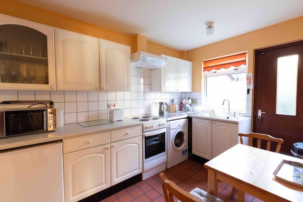 Garden Cottage Хелънсбърг Екстериор снимка