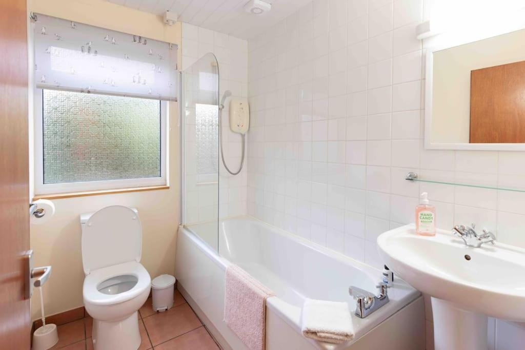 Garden Cottage Хелънсбърг Екстериор снимка